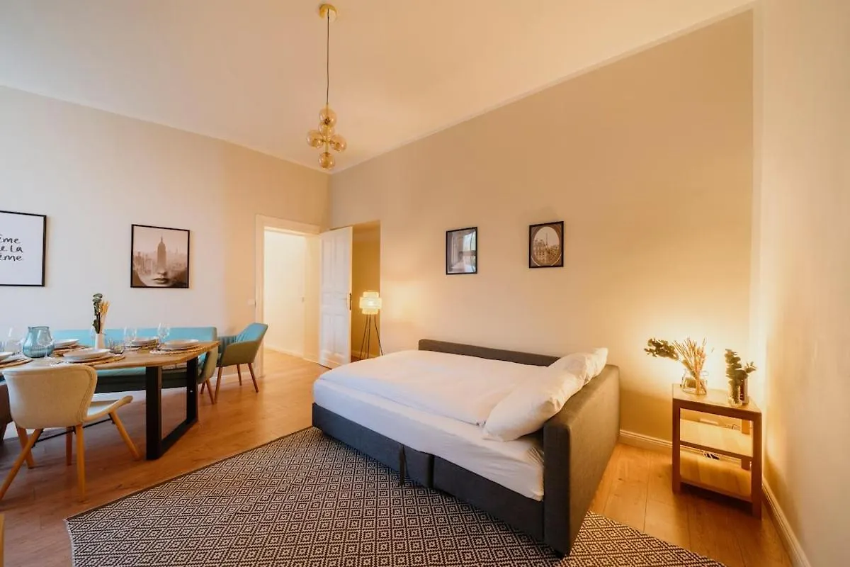 Apartment Spacious 2-Bedroom in the Heart of Friedrichshain Berlin