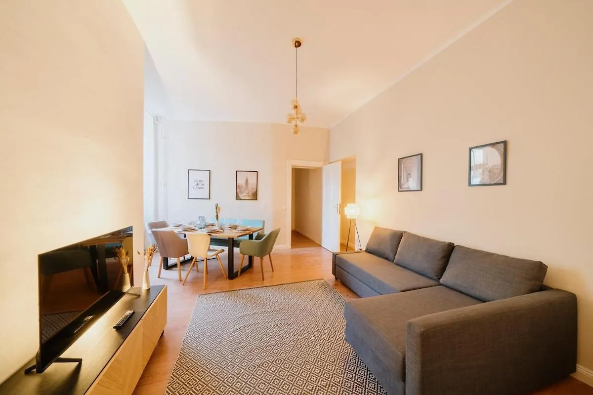 Apartment Spacious 2-Bedroom in the Heart of Friedrichshain Berlin