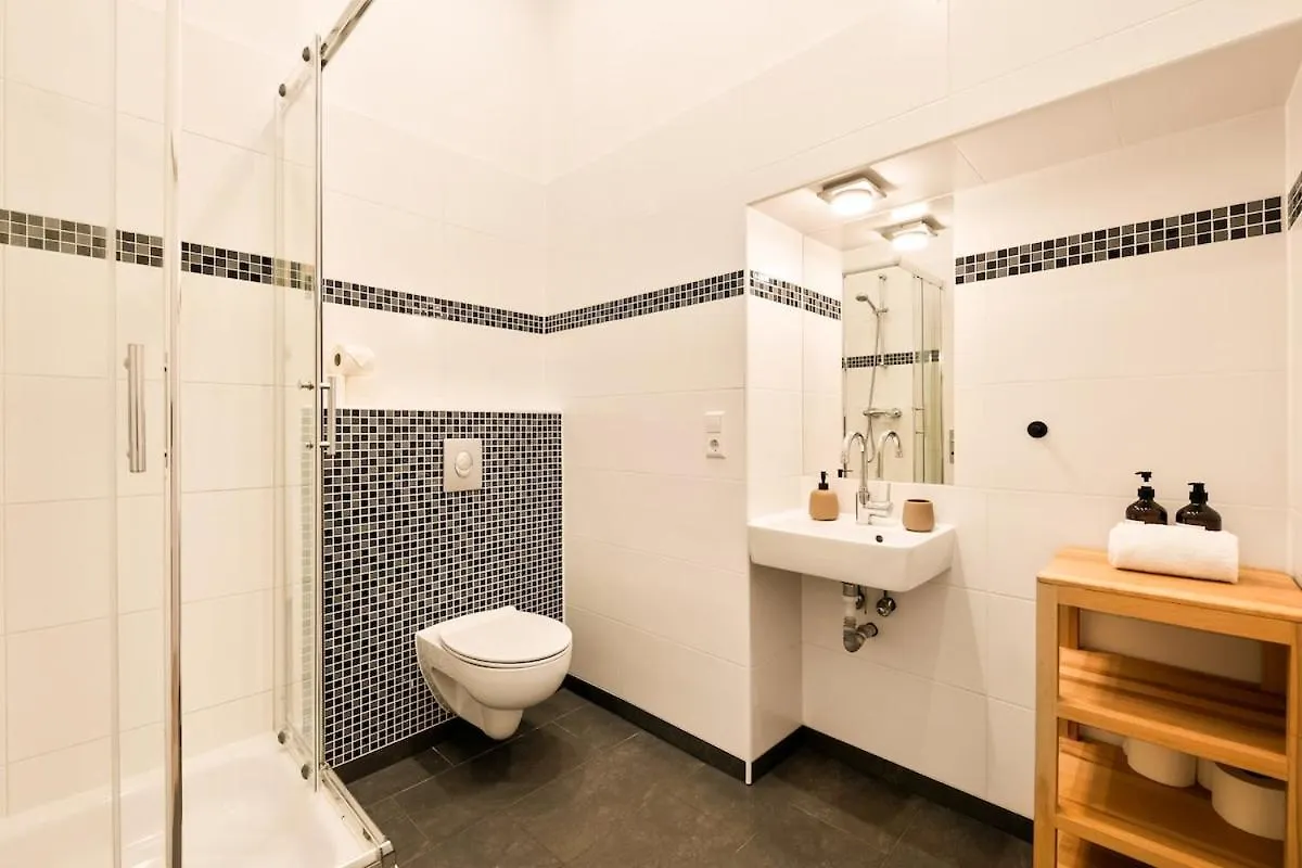 Spacious 2-Bedroom in the Heart of Friedrichshain Berlin 0*,